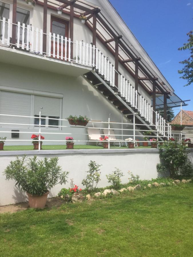 Lelle-Kert Apartman 01 Balatonlelle Buitenkant foto