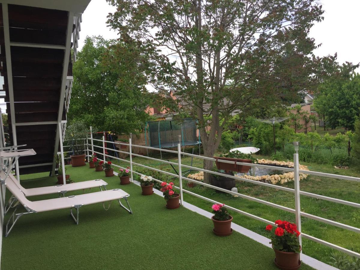 Lelle-Kert Apartman 01 Balatonlelle Buitenkant foto