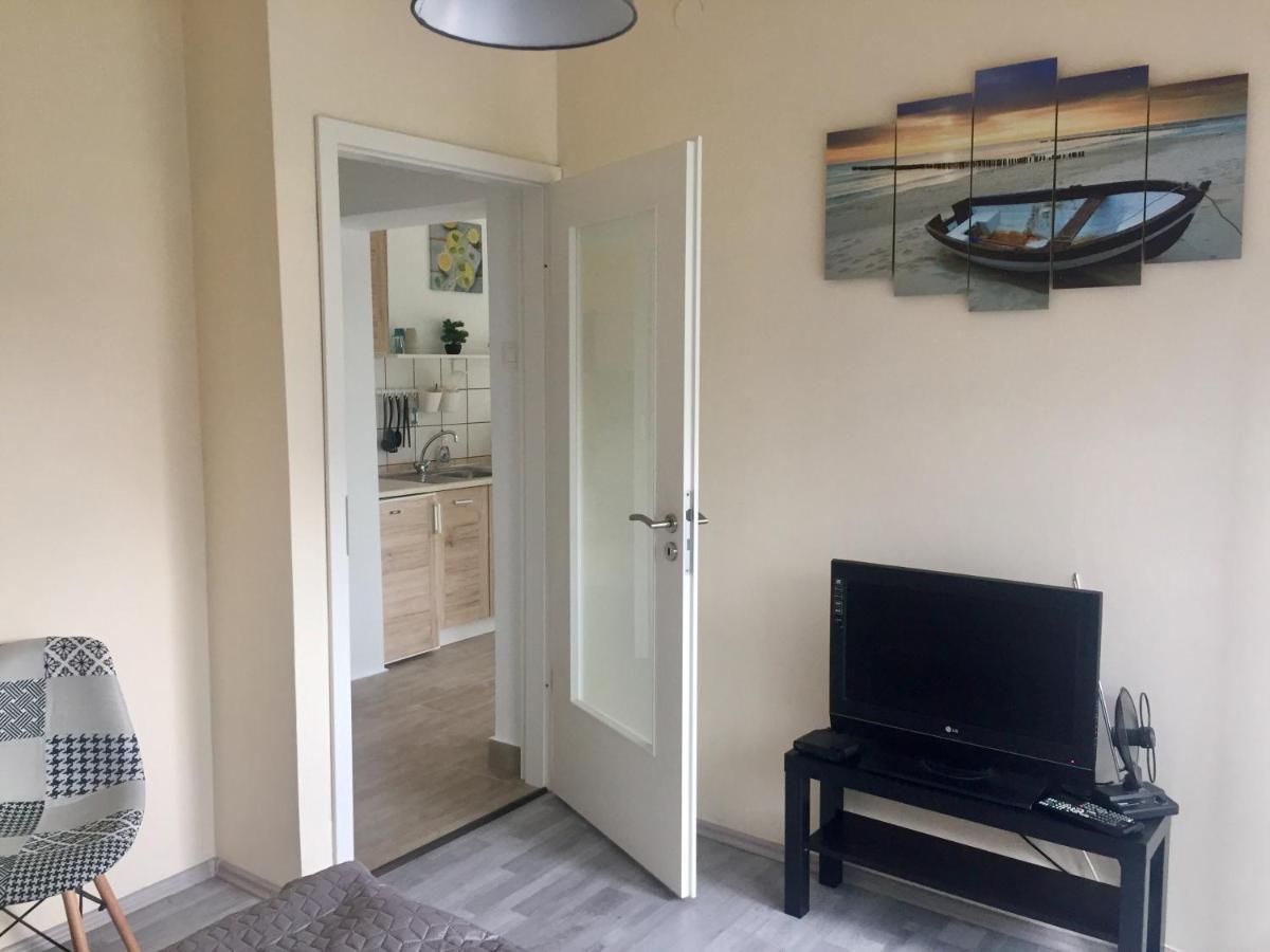 Lelle-Kert Apartman 01 Balatonlelle Buitenkant foto